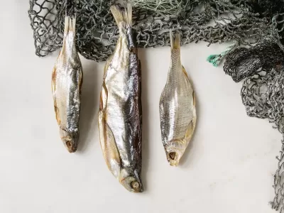 Как быстро и без нервов почистить сушеную рыбу