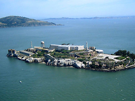 Ему удалось сбежать из Алькатраса: удивительная история побега