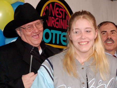 Выиграл в лотерею 314 миллионов долларов и потерял жизнь