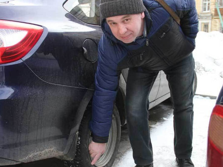 Зачем опытные водители кладут под колеса пакеты