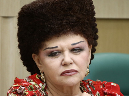 Зачем Валентина Петренко делает такую необычную прическу