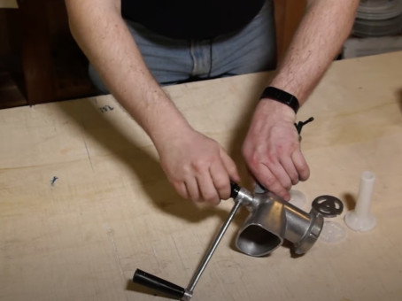 Нашли старую мясорубку: не спешите выбрасывать