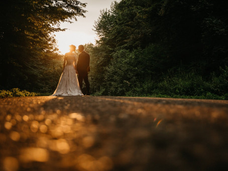 Увидев будущего зятя, тёща заподозрила и вот что нашла на старых снимках