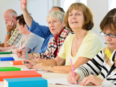 Предпенсионеры: какие льготы и выплаты могут получить