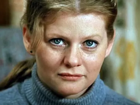 Смерть любимого, сын-неудачник: о чем молчала Муравьева