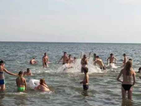 Люди наслаждались отдыхом на пляже, как вдруг он стал похож на ад