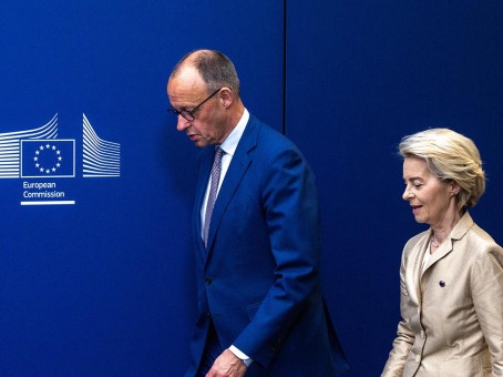 Фон дер Ляйен и Мерца призвали уйти в отставку