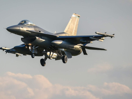 F-16 приземлился под Сумами