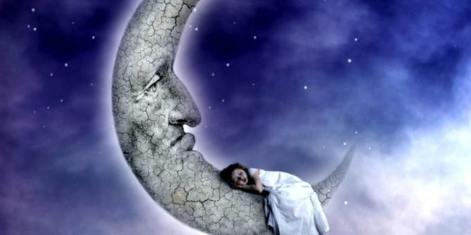 Почему нельзя, чтобы луна светила на спящего