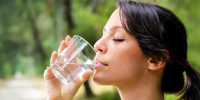 Кардиолог утверждает: вы точно пьёте воду не в то время