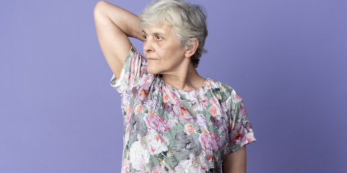 Ученые назвали причину появления «старческого запаха»