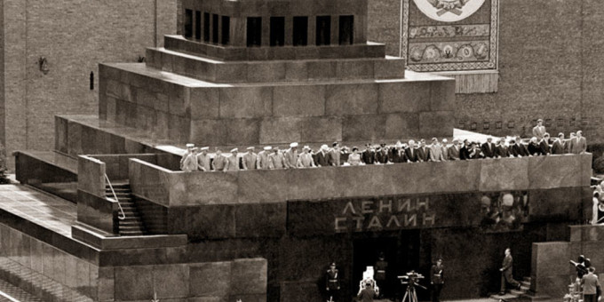 Что было особенного в мавзолее, когда там лежал Сталин