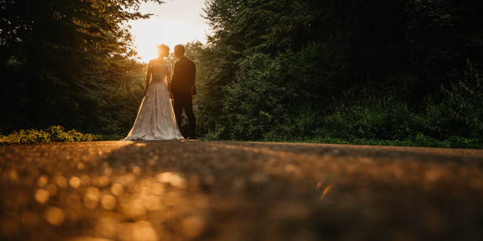 Увидев будущего зятя, тёща заподозрила и вот что нашла на старых снимках