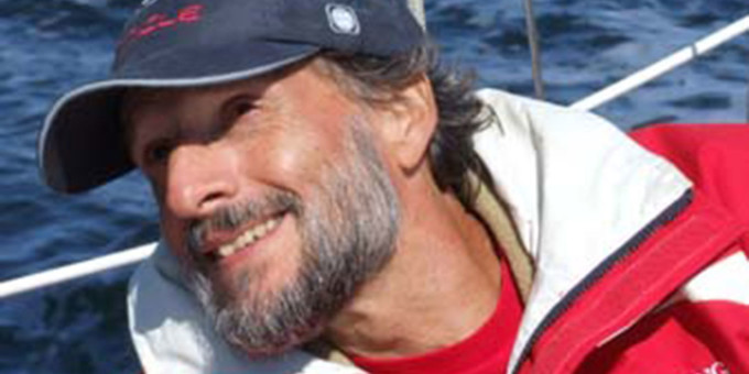 Бился с акулой: как яхтсмен застрял на 76 дней в океане