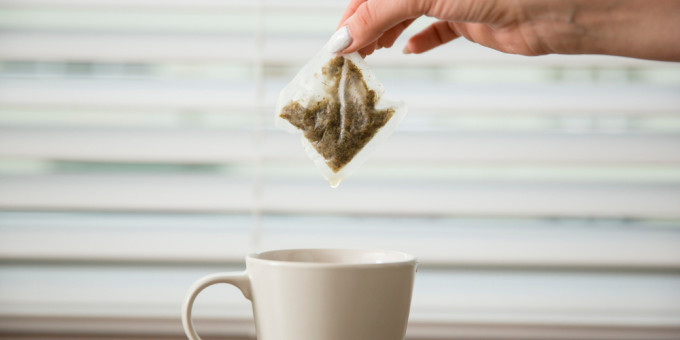 Посадите в саду пакетик чая и произойдёт удивительное