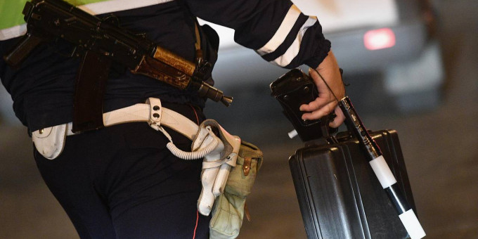 Инспектор ДПС сделал фото на работе и поплатился