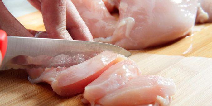 Отрава для всей семьи: почему курицу категорически нельзя мыть