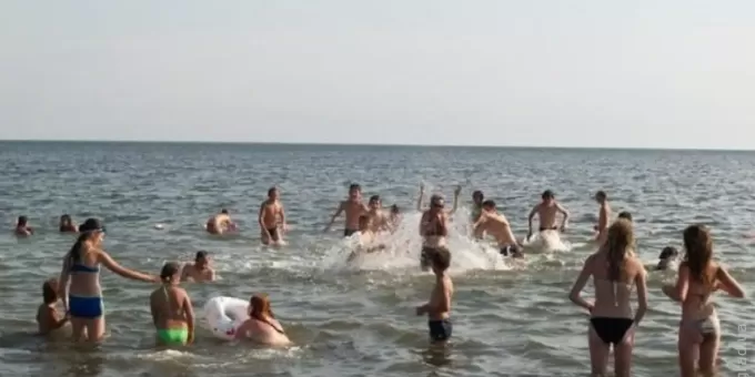 Люди наслаждались отдыхом на пляже, как вдруг он стал похож на ад