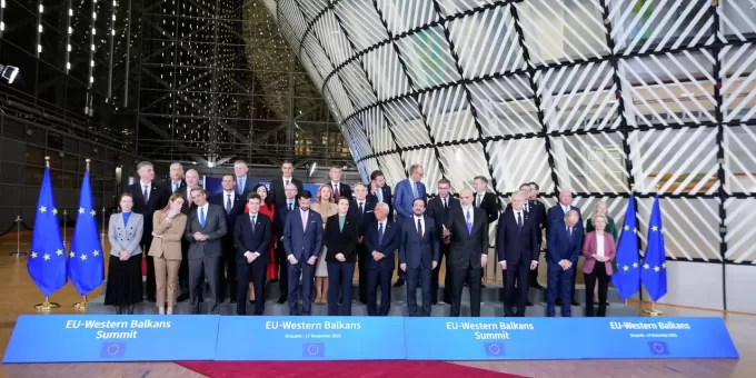 СМИ: в ЕС произошел раскол из-за России