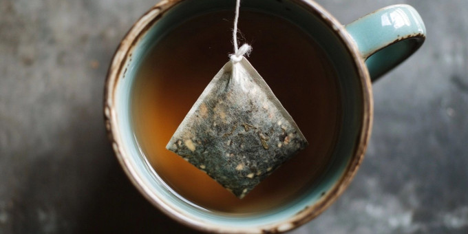 Не выбрасывайте чайные пакетики: вот для чего они нужны