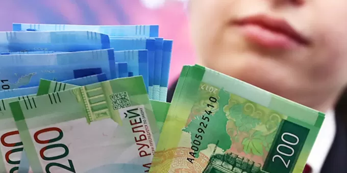 Россияне массово выводят деньги из вкладов