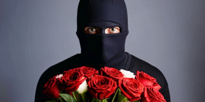 Мошенники придумали новые схемы обмана перед 8 Марта