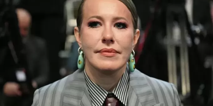 Собчак раскритиковали за образ на показе Dior